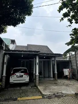 Dijual Rumah dikawasan tenang dan aman perumahan Cibubur Country