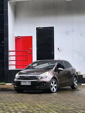DP 19JT // KIA RIO SE HB 1.4 AT 2012 ISTIMEWA