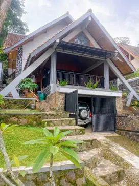 DIJUAL CEPAT RUMAH CANTIK SEMI VILLA CIWIDEY