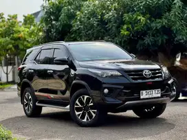 TOYOTA FORTUNER VRZ TRD AT 2019 HITAM LOW KM ISTIMEWA