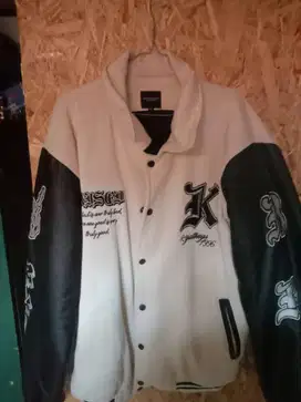 Jaket Varsity Raised