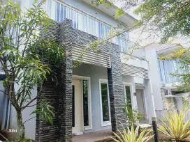Disewakan rumah 2lt. Di CitraLand Manado