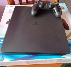For sale PS4 slim Jet Black 500 Giga