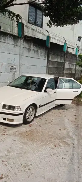 BMW 318i 1991 Bensin