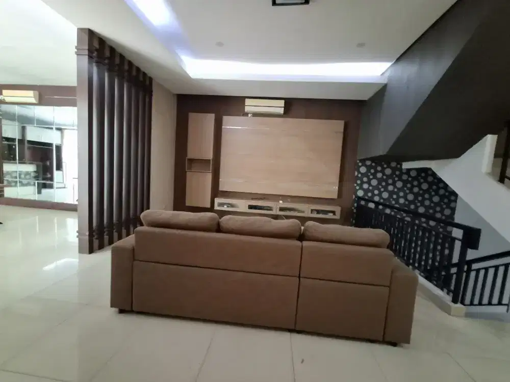 Disewakan Murah Rumah di Pik 1