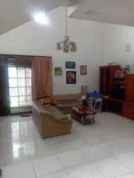 MURAH Rumah Luas Strategis di Komplek Pharmindo