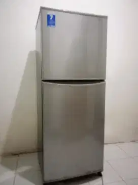 Kulkas 2 pintu Aqua