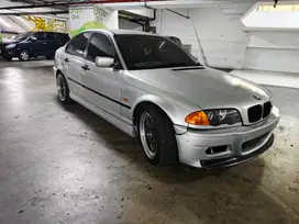 BMW 318i 2000 Bensin