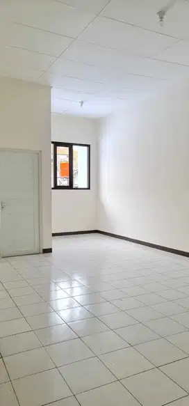 RUKO BARU RENOV  TAMAN HOLIS 1 MAIN ROAD DEKAT SEKOLAH BPK PENABUR BDG