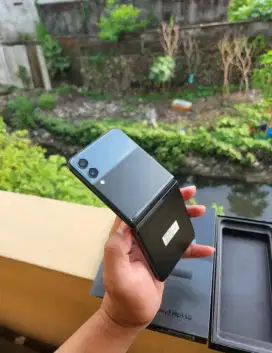 Samsung Galaxy Z Flip 128 GB 5G Kondisi Mulus Istimewa