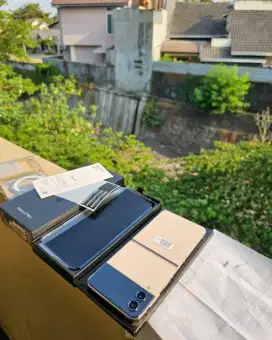 Samsung Galaxy Z Flip 4/128 GB 5G Kondisi Mulus Istimewa