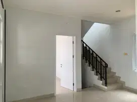 Dijual Rumah 2 Lantai Siap Huni di Cibubur Country