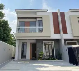 Rumah  2 Lantai di Beringin
