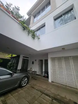 Rumah 3 Lantai Fully Furnished di River Valley Residence Lebak Bulus