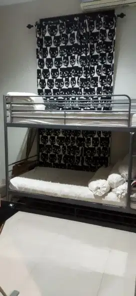 Tempat tidur IKEA tiga tingkat bunkbed