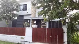 Rumah di BSD Kencana Loka Dgn Taman Luas Depan Belakang Rapih
