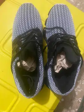 sepatu sport like new