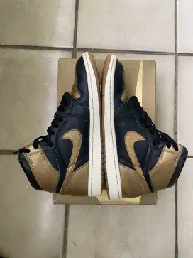 Air Jordan 1 High Gold Toe