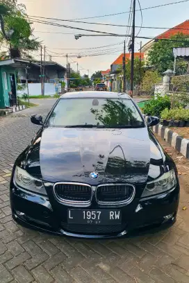 BMW 320i e90 Lci i-drive  2010 Black On Baige