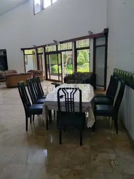 Rumah Nyaman Taman Luas Di Perumahan Elite Taman Sakura