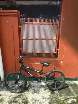 Sepeda bmx lycan senator