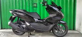 B Bekasi th 2024 black glossy Honda PCX CBS