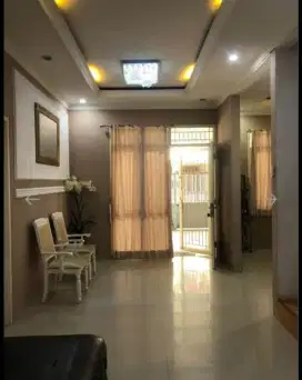 Disewakan rumah 2 lantai di cluster persada asri residence