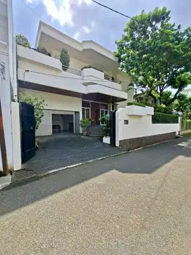 KEBAYORAN LAMA MODERN MINIMALIS 2 LANTAI SIAP HUNI