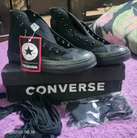 Sepatu Converse UK 39 ( 25 cm )