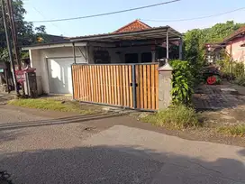 Disewakan Rumah / Disewakan Toko dan Rumah pinggir jalan