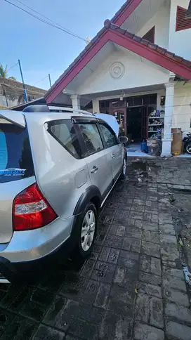 Nissan Livina 2010 Bensin