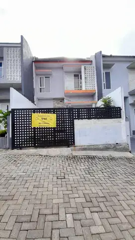 Rumah 2 Lantai, SHM, Lokasi Strategis