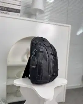 Tumi Knight Sling Black 2 in 1