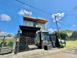 Dikontrakkan Rumah 2 Lantai (cocok untuk tempat tinggal atau kantor)