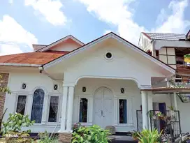 Dijual Rumah 2 Lantai, Letak Strategis, SHM