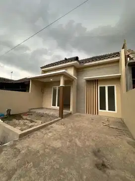 Rumah Baru di Pakis Mangliawan dkt Pintu Tol Blimbing Araya