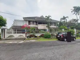 Rumah besar 2 lantai luas tanah 975 m2 di Tidar