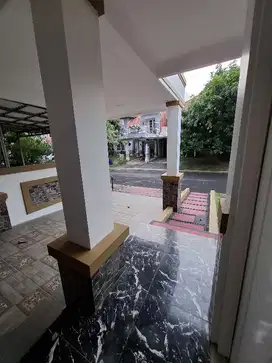 dijual rumah renovasi kota wisata 2,5 lantai
