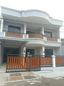 Dijual Rumah 2 lantai dekat Pasar Modern BSD