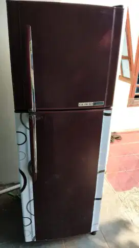 Di jual kulkas toshiba2pintu no prozz