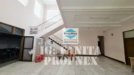 Turun harga dijual rumah di dpn taman di Puri Indah,JakBar LT. 555m2