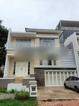 Rumah Pantai Indah Kapuk, Hoek, 15x23m², 3 Lantai