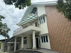 RUMAH DENGAN TANAH LUAS