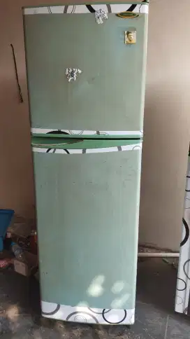 Di jual kulkas 2pintu jumbo merek toshiba