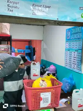 Over usaha laundry sudah berjalan di area kampus UPI Cibiru bandung