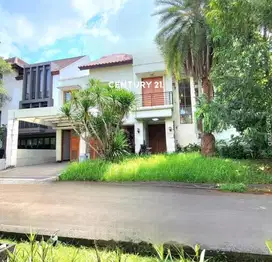 Dijual Murah Rumah di Depan Taman di cluster bagus di sektor 9