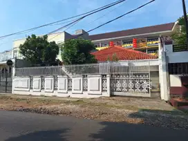 Dijual rumah 2lantai bangunan luas di Meruya Jakarta Barat