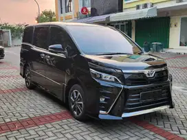 [GARANSI 1TH!!] TOYOTA VOXY 2.0 AT NIK 2019!! HITAM MATIC BENSIN