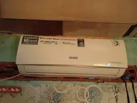Pendingin ruangan (AC) akari