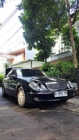 Mercedes Benz E240
